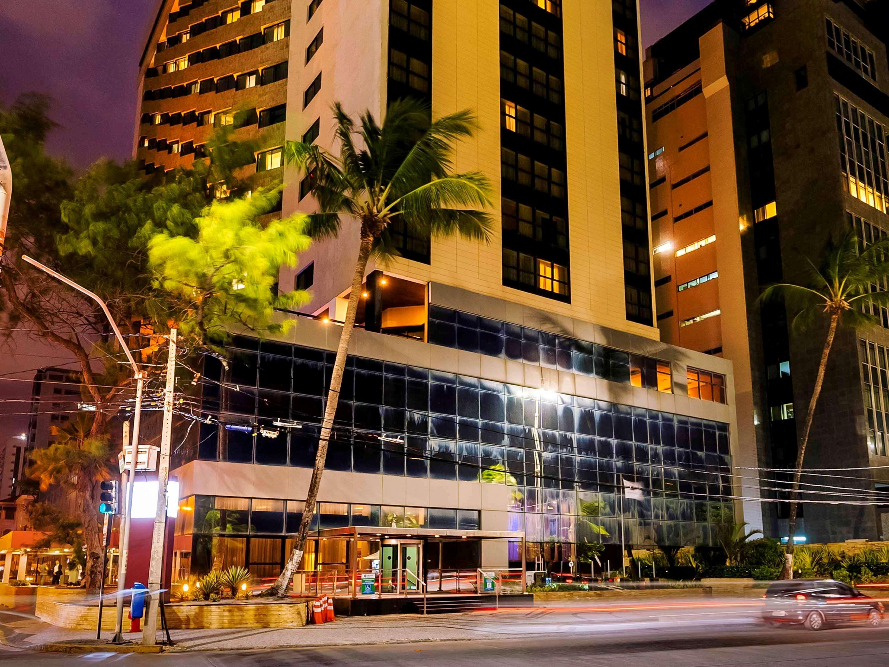 Grand Mercure Recife Boa Viagem Hotel Exterior photo The hotel at night