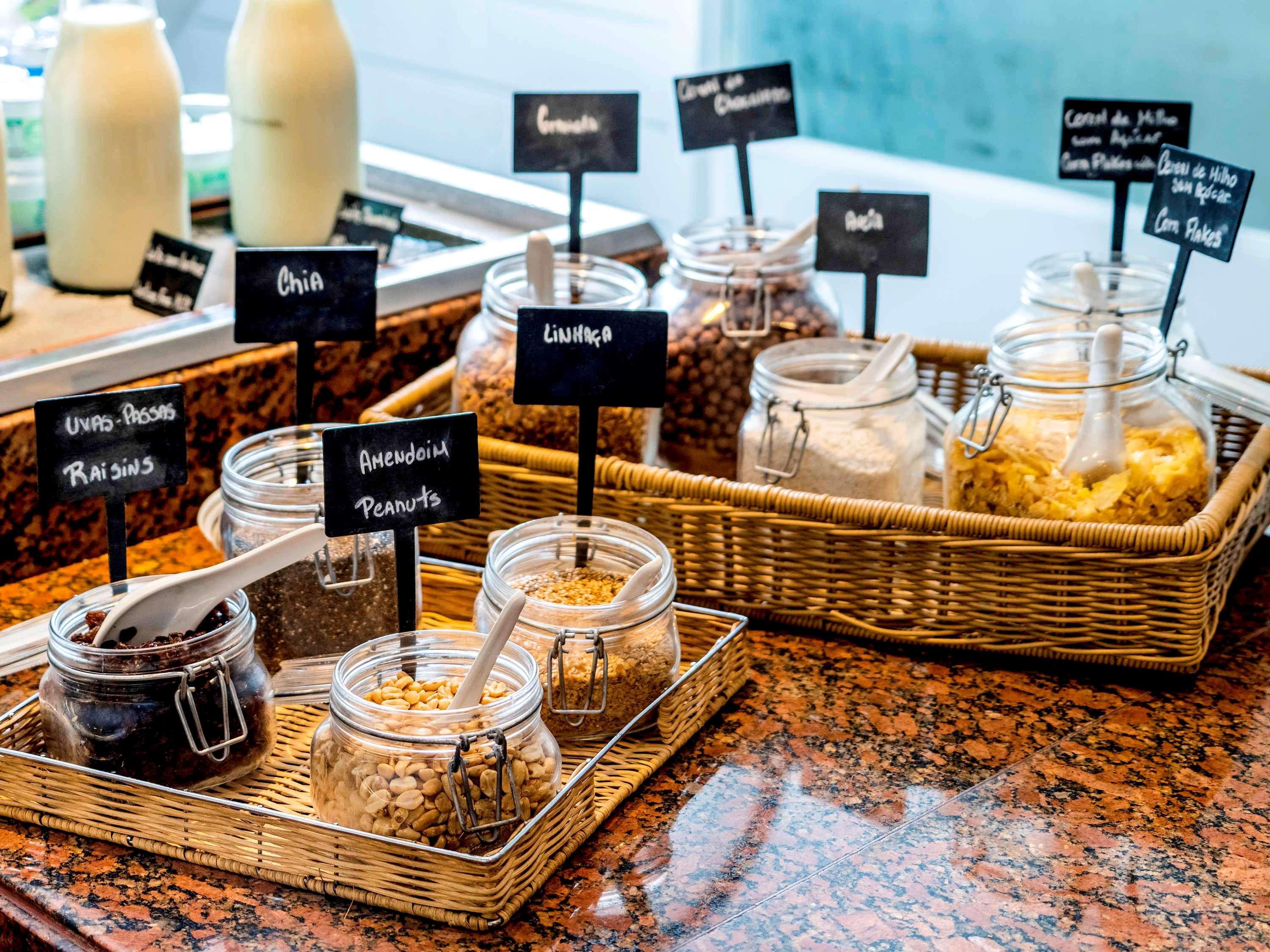 Grand Mercure Recife Boa Viagem Hotel Exterior photo A selection of cereals at a buffet